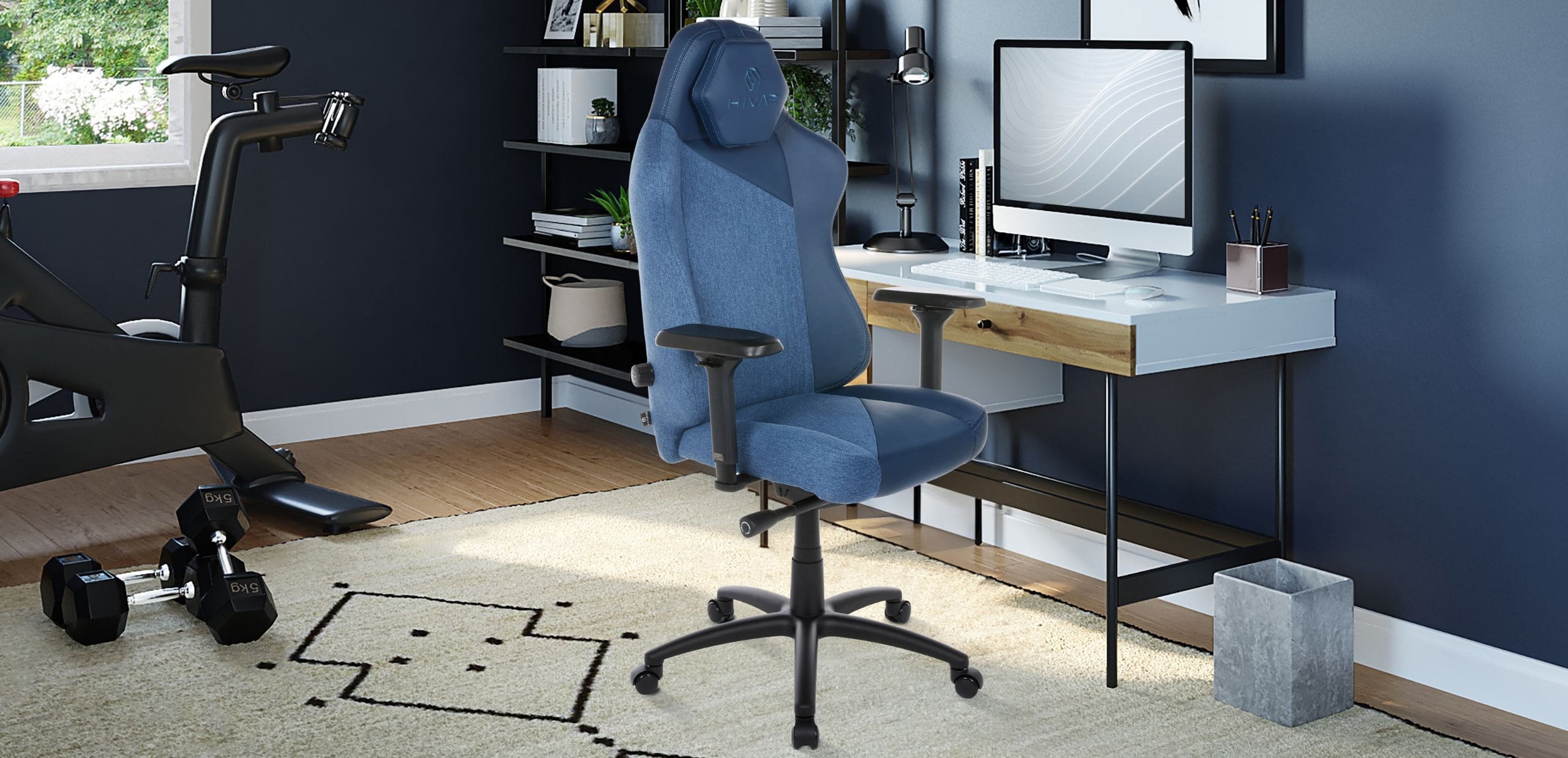 HIVAR Skylar Ocean Gaming Stuhl in blau vor einem Schreibtisch im Büro